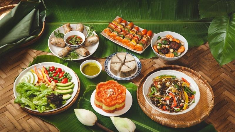 Lời văn khấn đầy đủ cho lễ cúng Rằm tháng 7 dành cho gia tiên và thần linh, giúp lễ cúng trở nên trang trọng và thành kính.