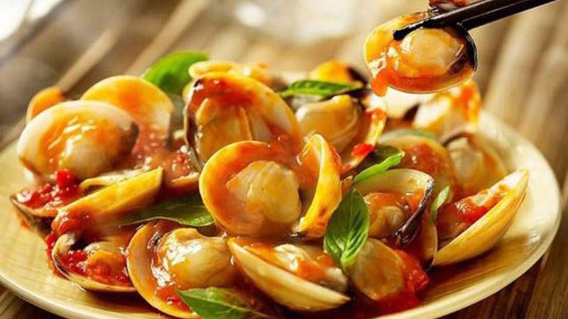 Khám phá công thức ngao xào sốt chua ngọt kiểu Thái với hương vị cay nồng quyến rũ, khó lòng từ chối.