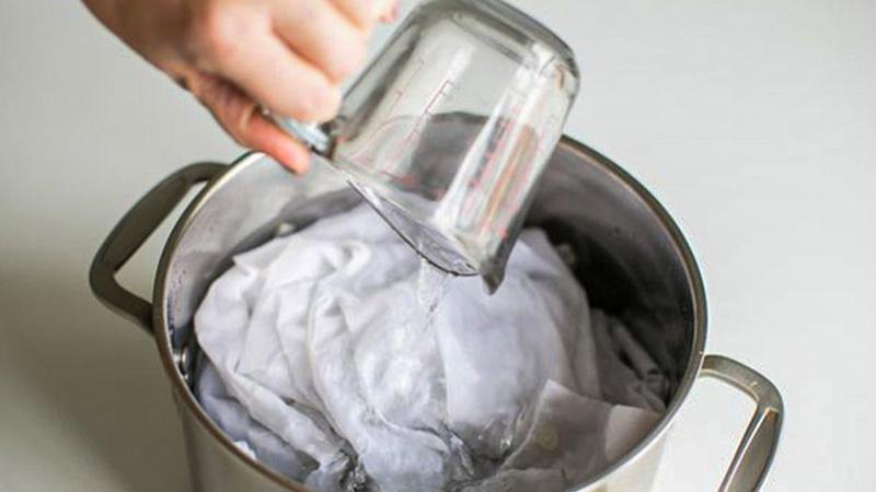 Mẹo tẩy mủ chuối, mủ trái cây bám dính trên quần áo nhanh chóng và hiệu quả