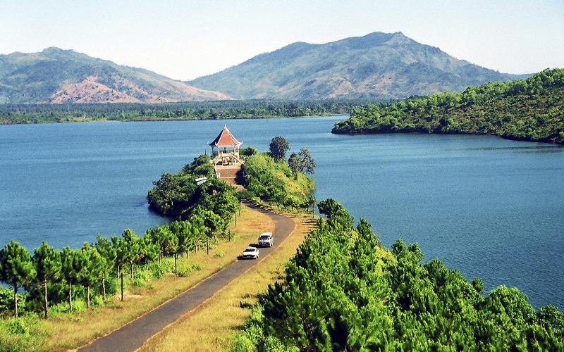 Khám phá 18 điểm đến không thể bỏ qua tại Kon Tum, nơi thiên nhiên hoang sơ và văn hóa đa dạng tạo nên sự kỳ diệu.