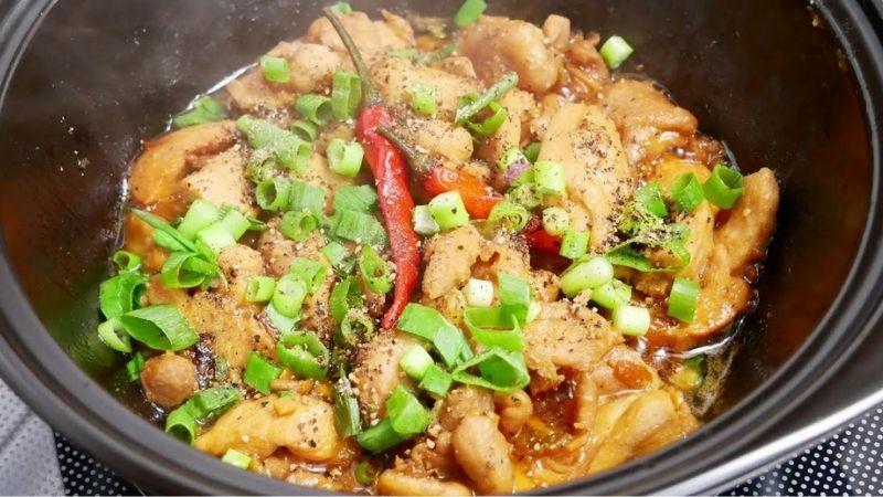 Hãy thử ngay công thức gà kho tiêu để gia đình bạn cùng thưởng thức món ăn đậm đà hương vị, dễ làm mà đầy ấn tượng.