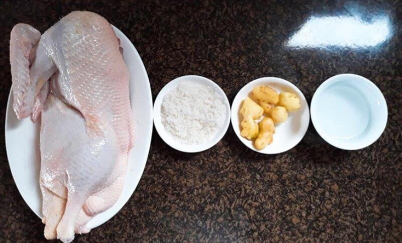 Hướng dẫn cách chế biến vịt om me chua ngọt với hương vị độc đáo, thịt vịt mềm mại, thấm đẫm gia vị mà không hề có mùi tanh.
