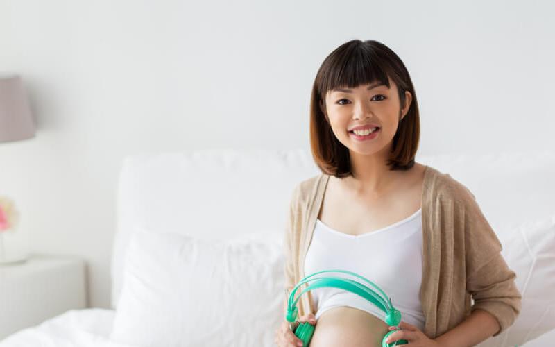 Mẹ bầu nên cho thai nhi nghe loại nhạc nào để bé phát triển trí tuệ vượt trội?