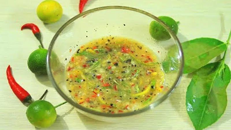 4 công thức nước chấm hoàn hảo cho món gà luộc, giúp gia đình bạn thưởng thức một Tết đầy hương vị đậm đà.