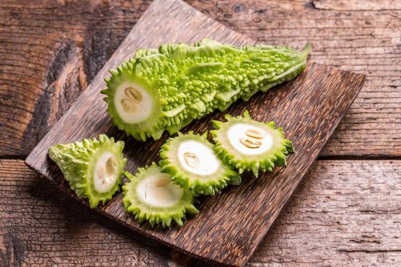 Khổ qua không chỉ là món ăn bổ dưỡng mà còn là bí quyết làm đẹp tự nhiên, giúp trị mụn ẩn và làm sáng da hiệu quả tại nhà. Hãy cùng khám phá cách chế biến bột khổ qua để cải thiện làn da ngay hôm nay.