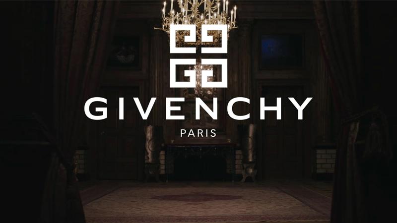 Làm mới phong cách của bạn với sắc đỏ quyến rũ từ son Givenchy 37 Rogue Graine, mang đến vẻ ngoài sang trọng và đẳng cấp.