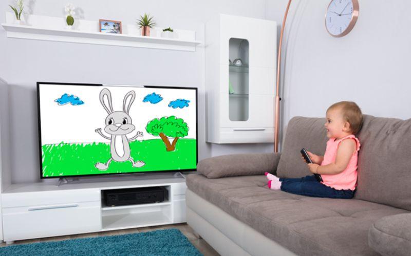 Khám phá 10 tác động tiêu cực của việc cho trẻ em xem tivi quá nhiều