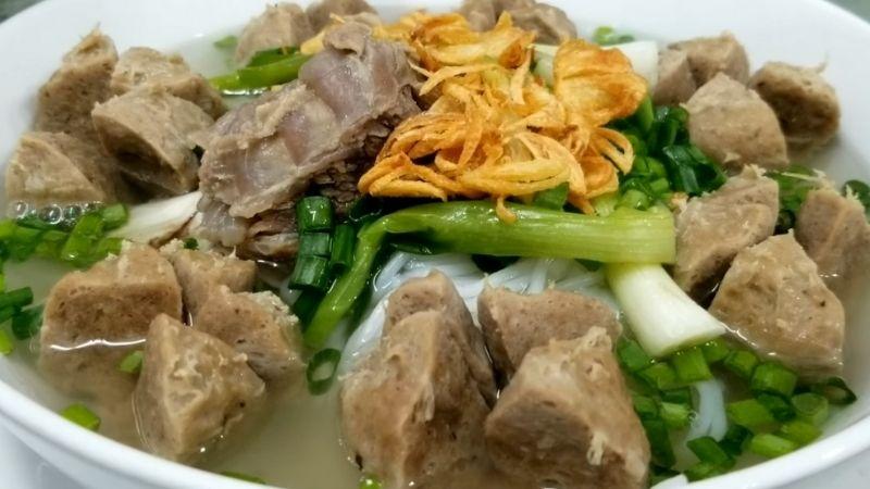 Khám phá công thức bún bò viên với hương vị ngọt ngào thanh mát, dễ dàng thực hiện tại nhà