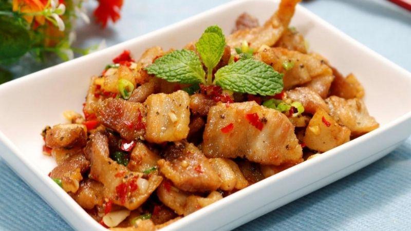 Khám phá 2 cách làm tóp mỡ giòn rụm nhanh chóng bằng nồi chiên không dầu, mang đến hương vị tuyệt vời mà không cần dầu bắn ra ngoài.