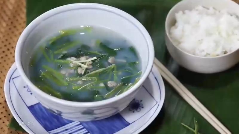 Cách chế biến canh hến rau muống, mát lạnh từ từng thìa