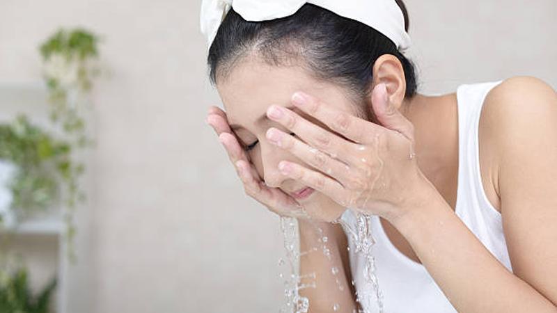 Làn da sáng bóng, rạng rỡ nhờ phương pháp rửa mặt từ sữa chua