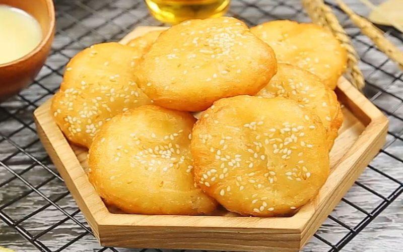 Khám phá công thức làm bánh sắn chiên cốt dừa giòn rụm, béo ngậy, mang đến hương vị khó cưỡng và đầy cuốn hút.