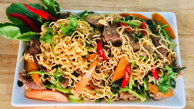 Công thức mì xào bò chỉ trong 15 phút cho bữa sáng thêm năng lượng