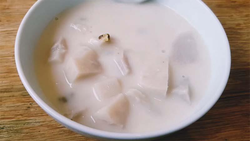 Khám phá các công thức nấu chè khoai môn thơm ngon, dễ làm tại nhà