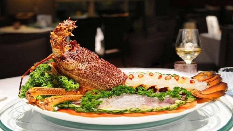 Khám phá cách chế biến tôm hùm sashimi đúng chuẩn Nhật Bản cùng bếp trưởng chuyên nghiệp.