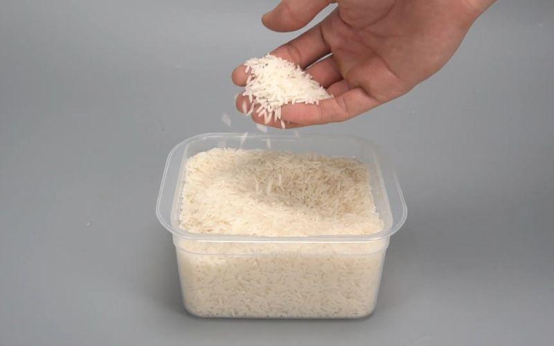 Gạo Nàng Thơm Chợ Đào là loại gạo đặc sản nổi tiếng đến từ vùng Cần Đước. Hạt gạo dài, trắng sáng với hương thơm quyến rũ, đem đến cảm giác dễ chịu khi thưởng thức. Bạn có thể tìm mua gạo này ở nhiều nơi, nhưng Tripi luôn đảm bảo cung cấp gạo Nàng Thơm chất lượng tốt nhất với giá cả hợp lý.