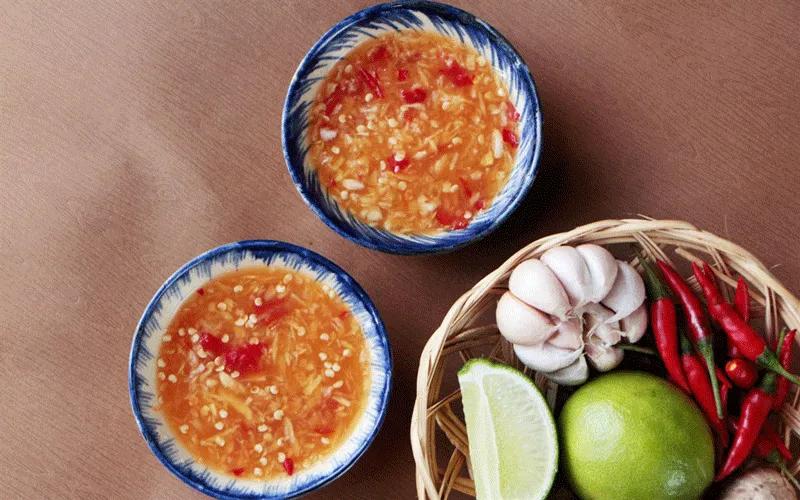 Cách pha nước mắm để thưởng thức ốc đúng điệu