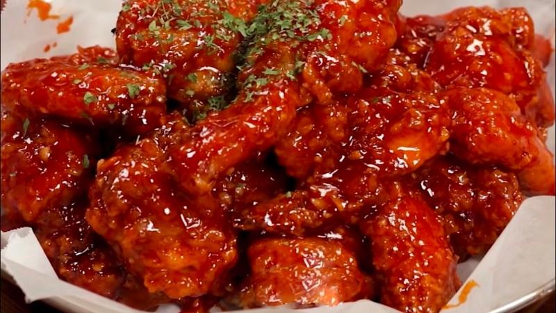 Khám phá ngay công thức làm đùi gà sốt bơ tỏi hấp dẫn, một món ăn với hương vị thơm ngon, béo ngậy chắc chắn sẽ làm bạn mê mẩn.