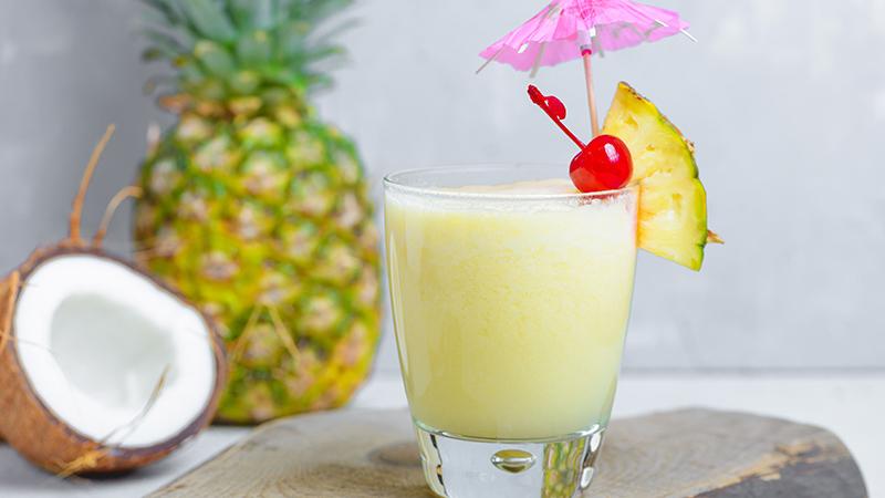 Khám phá cách pha chế một ly Pina Colada chuẩn vị, để thưởng thức hương vị tuyệt hảo từ sự kết hợp hoàn hảo giữa dứa và dừa.