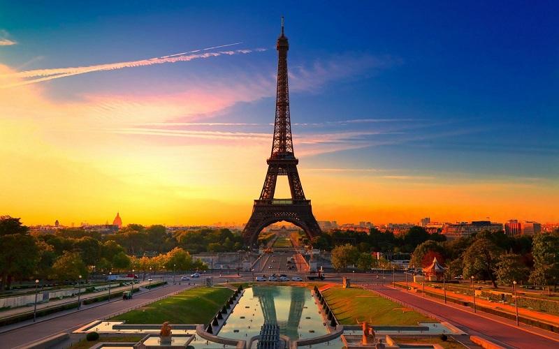 Khám phá 10 địa điểm du lịch đẹp nhất tại Paris, nơi mà vẻ đẹp lãng mạn làm say đắm lòng người.