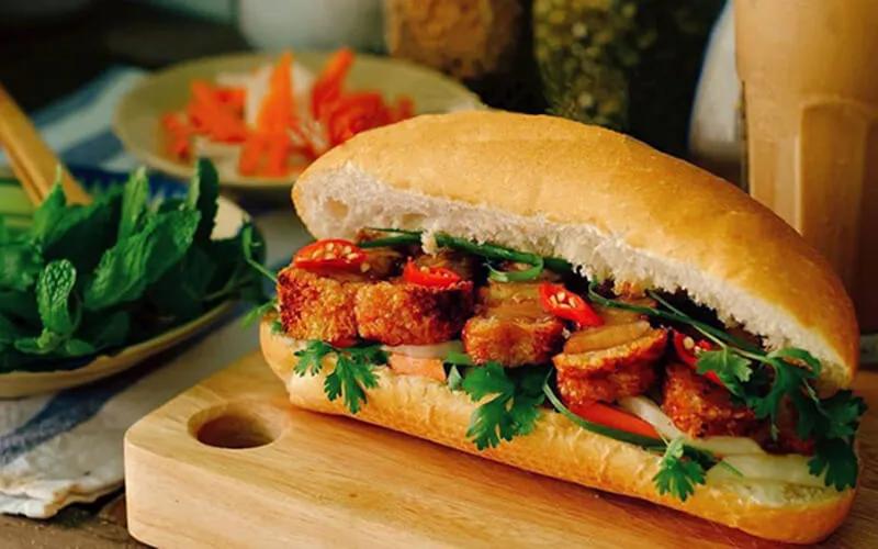 Khám phá công thức làm bánh mì heo quay thơm ngon, lý tưởng cho một bữa sáng vừa bổ dưỡng lại đầy đủ hương vị.