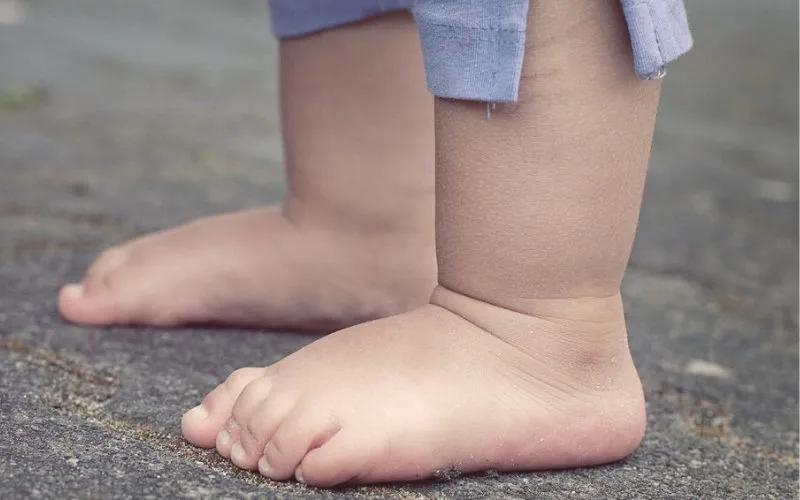 Ngâm chân hàng ngày mang lại nhiều lợi ích cho sức khỏe, nhưng có 5 nhóm người cần phải cẩn trọng khi áp dụng thói quen này.