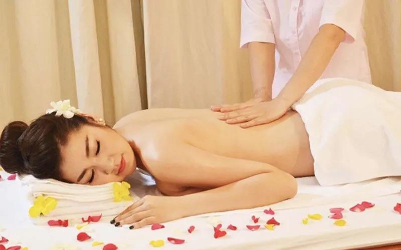 Sau khi tiêm filler, bạn nên chú ý đến chế độ dinh dưỡng và những thực phẩm cần kiêng cữ để giúp quá trình phục hồi diễn ra nhanh chóng và hiệu quả. Vậy sau khi tiêm filler, bạn cần ăn gì, kiêng gì và kiêng trong bao lâu? Hãy cùng tìm hiểu.