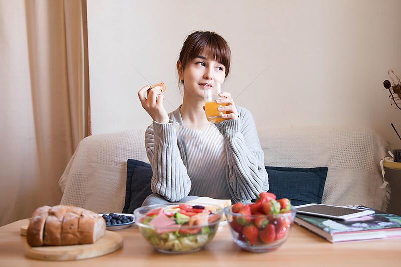 Phụ nữ cần ghi nhớ 5 thói quen này để luôn giữ được vẻ đẹp, sự tự tin và sức khỏe dồi dào.