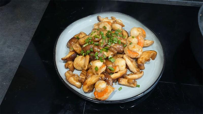 Cách chế biến sò điệp xào nấm đông cô đậm đà hương vị, thơm ngon và đầy quyến rũ, mang đến trải nghiệm ẩm thực tuyệt vời.