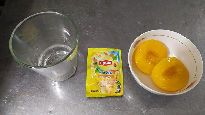 Chỉ trong 3 phút, bạn đã có ngay một ly trà đào mát lạnh, giải khát tuyệt vời cùng trà Lipton.