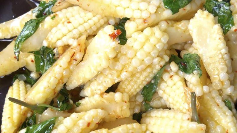 Khám phá công thức bắp non xào tỏi chay với hương vị đậm đà, thơm ngon và vô cùng hấp dẫn.