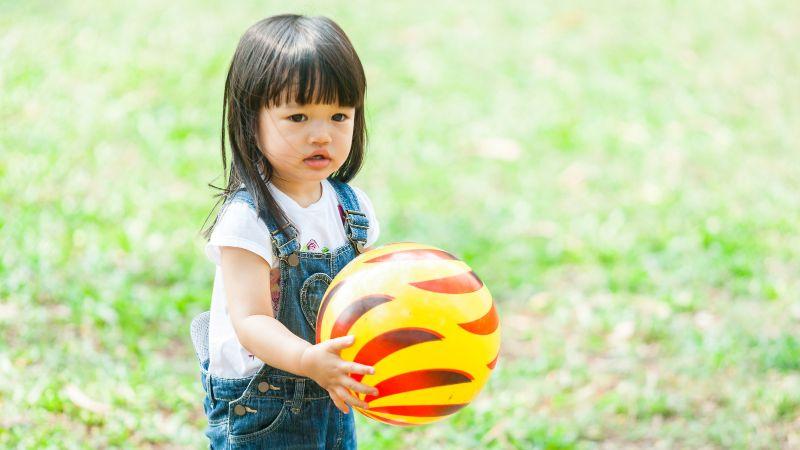 4 nguyên tắc giúp phát triển tính tự giác cho trẻ ngay từ những năm tháng đầu đời