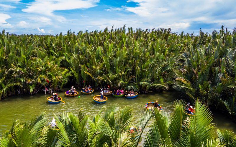 Khám phá rừng dừa Bảy Mẫu - Hội An, một tuyệt tác thiên nhiên, mang vẻ đẹp thanh bình của miền Tây giữa lòng miền Trung.