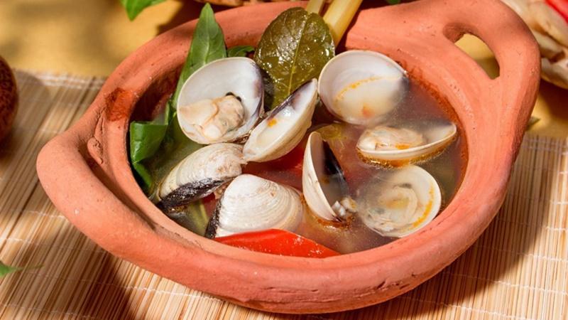 Khám phá ngay công thức canh chua nghêu để làm mới bữa cơm gia đình, thơm ngon và hấp dẫn.