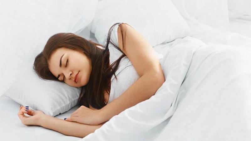 Khi nào bạn có thể nằm nghiêng sau nâng mũi? Hướng dẫn các tư thế nằm đúng giúp phục hồi hiệu quả.