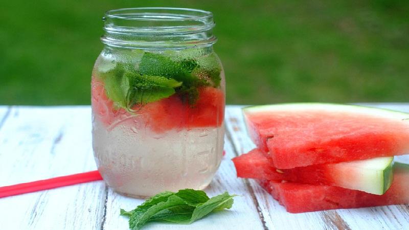 Khám phá phương pháp thanh lọc cơ thể và giảm cân hiệu quả với nước detox trái cây