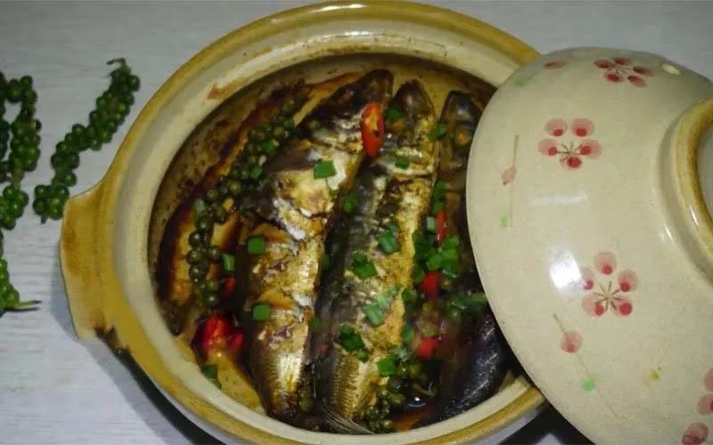 Khám phá cách làm cá nục kho tiêu thơm ngon, đậm đà tại nhà chỉ với những bước đơn giản.
