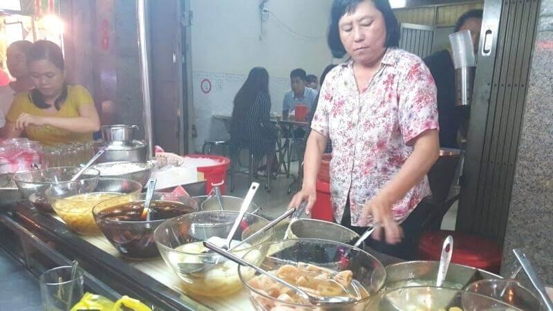 Khám phá 10 quán chè nổi tiếng tại quận 1 mà giới trẻ yêu thích nhất