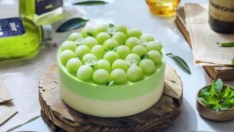Hướng dẫn làm bánh kem dưa lưới đơn giản ngay tại nhà, dễ dàng thực hiện nhưng không kém phần hấp dẫn.