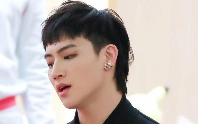 Khám phá 17 mẫu tóc mullet độc đáo và thời thượng dành cho phái mạnh, mang đến vẻ ngoài đầy cuốn hút.