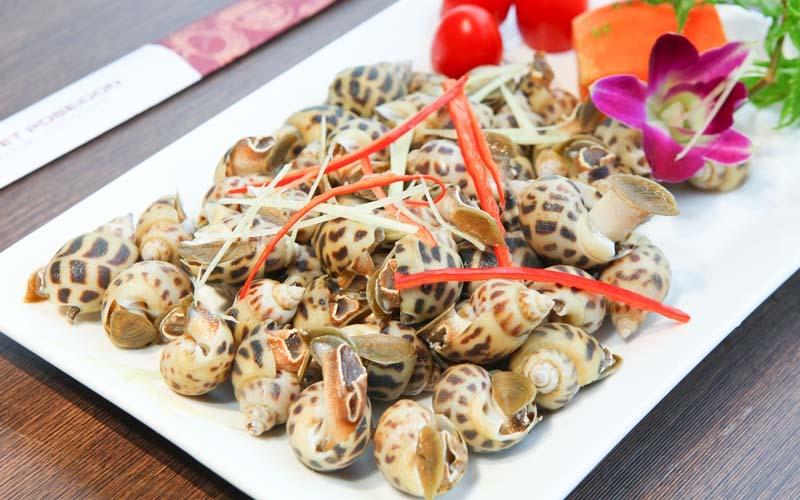 Hướng dẫn cách chế biến món ốc hương hấp sả đậm đà hương vị, giống như món ăn trong nhà hàng sang trọng.
