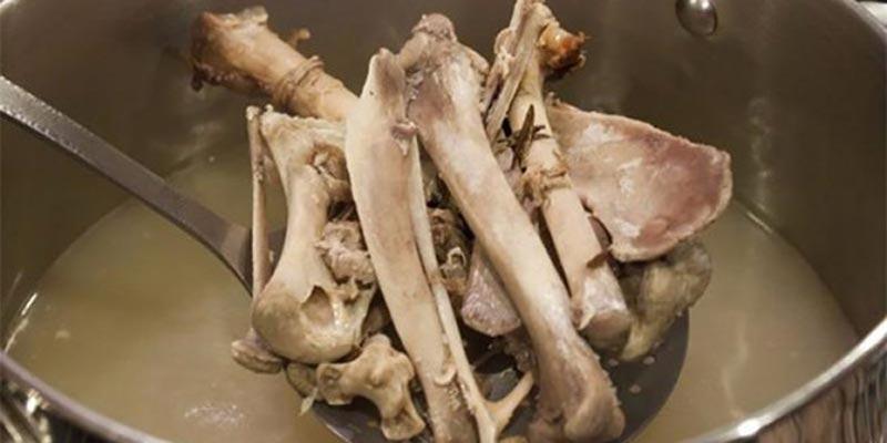 Nước hầm xương chứa những dưỡng chất gì?