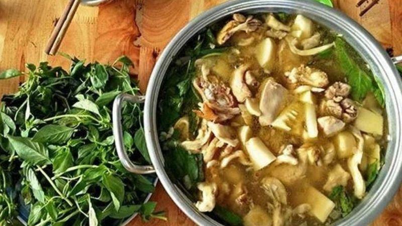 Dịp nghỉ lễ là thời điểm lý tưởng để bạn trổ tài nấu nướng, mang đến món lẩu gà lá é chuẩn vị Đà Lạt cho gia đình, thưởng thức hương vị đặc trưng đầy quyến rũ của vùng cao nguyên.