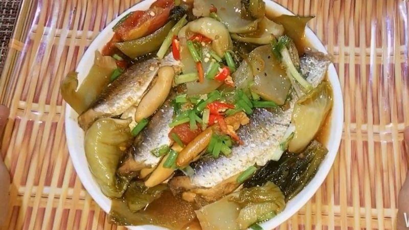 Khám phá công thức cá đối kho dưa cải chua, món ăn độc đáo mang đến hương vị khó quên, càng ăn càng mê.