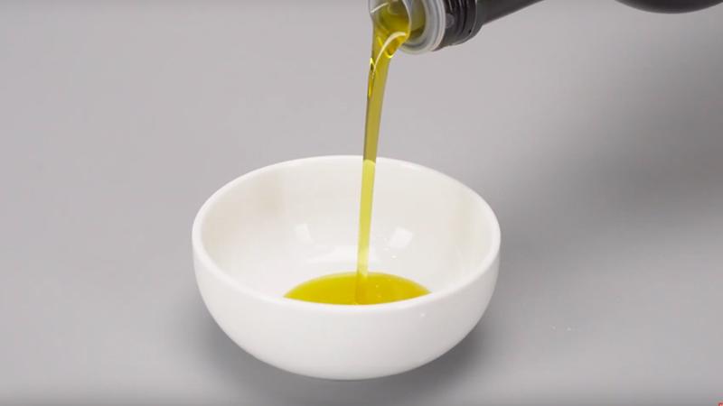 Dầu ép lạnh là gì? Những đặc điểm nổi bật của dầu ép lạnh bạn cần khám phá
