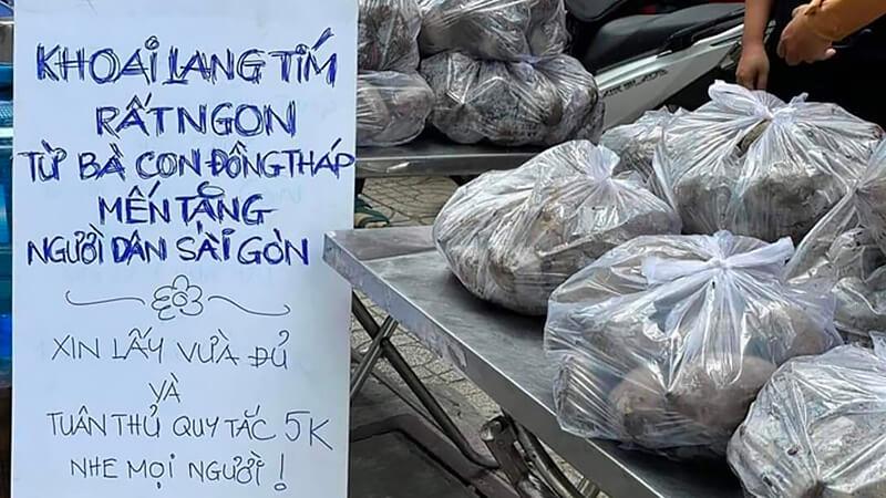 Khoai lang đang được bán với giá cực kỳ hợp lý, đừng bỏ lỡ cơ hội thưởng thức vì vô vàn lợi ích tuyệt vời mà nó mang lại.