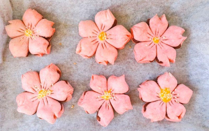Khám phá cách chế biến bánh hoa mai, hoa anh đào thơm bùi, món ngon đặc sắc để đãi khách trong dịp Tết sắp tới.