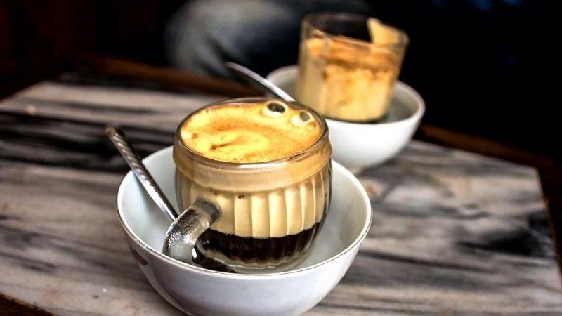 Khám phá cách pha cà phê trứng độc đáo, đậm đà và không hề có mùi tanh ngay tại nhà.