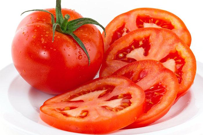 Liệu việc đắp mặt nạ cà chua hàng ngày có thực sự mang lại lợi ích cho làn da? Cà chua là một loại thực phẩm vừa ngon, bổ dưỡng, vừa dễ kiếm, đặc biệt được nhiều phụ nữ lựa chọn trong việc chăm sóc da nhờ vào các dưỡng chất có lợi. Tuy nhiên, việc sử dụng cà chua mỗi ngày để làm mặt nạ có thật sự tốt? Hãy cùng tìm hiểu câu trả lời.