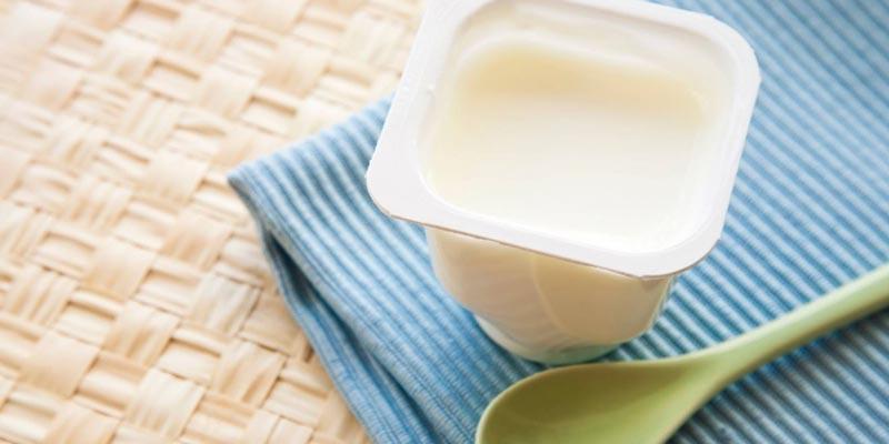 Ăn sữa chua khi bụng đói có thể không mang lại lợi ích như bạn nghĩ, mà lại tiềm ẩn những tác hại không ngờ. Dù giàu dinh dưỡng, sữa chua khi dạ dày trống rỗng có thể làm hại cơ thể thay vì bổ sung lợi ích như bạn mong đợi.